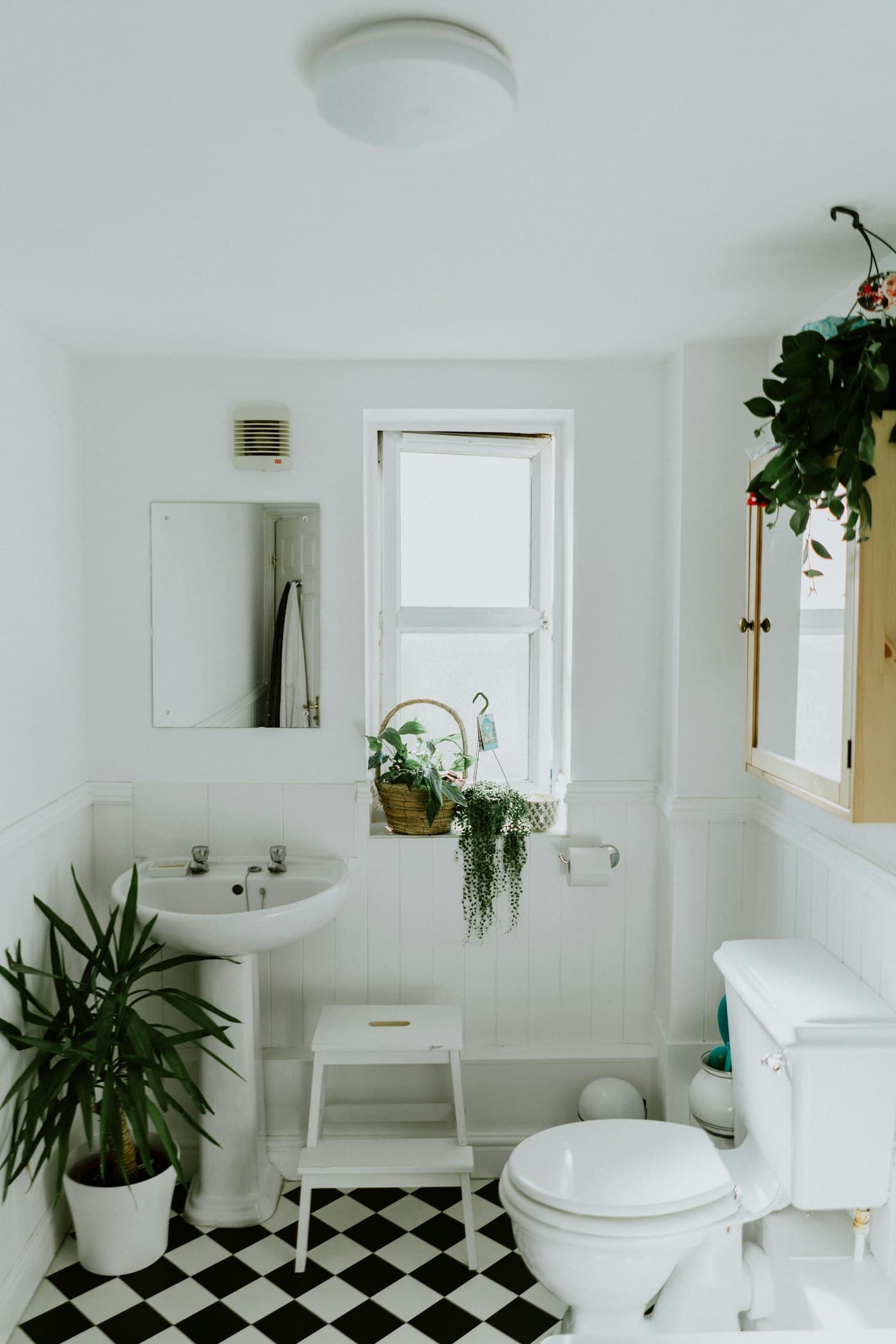 Fresh bathroom after a thorough clean